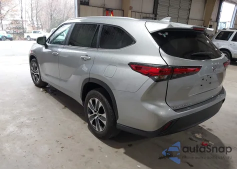 2023 Toyota Highlander Xle z USA, uszkodzony, nr VIN 5TDKDRAH3PS513708
